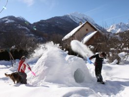 igloo in garden vallouise