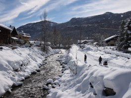 skiing pushchair vallouise