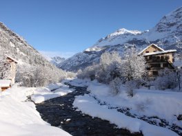 vallouise river winter